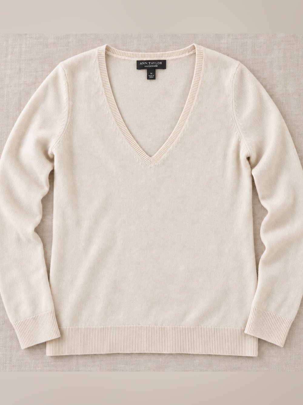 Ann Taylor 100% Cashmere Light Tan V-Neck Sweater Size M